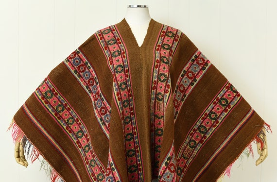 1970s Floral Artisan Made Poncho - image 2