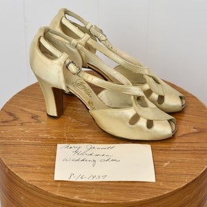 1930s Ivory Satin Bridal Wedding Flapper Cut Out Jay Bee Personality Heels Pumps Shoes