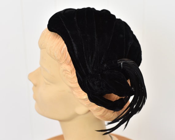 1940s Black Velvet Feathered Hat - image 4