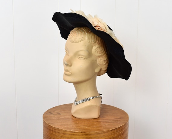 1950s/1960s Saks Fifth Avenue Black Scalloped Floral Sun Hat  display picture 2