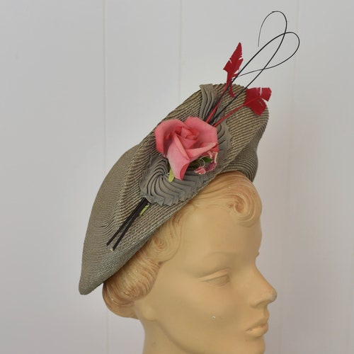 1940s/1950s shops Gray Green Faux Rose Floral Feathered Fascinator Hat