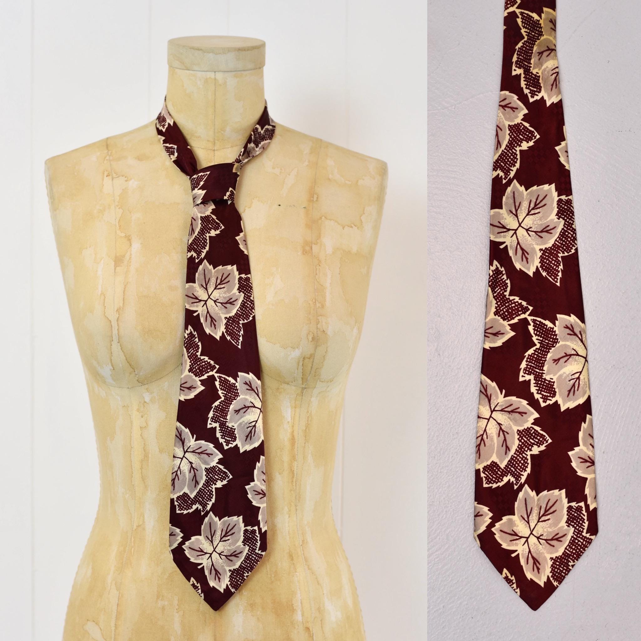 1940s/1950s Maple Leaf Checkerboard Novelty Print Burgundy Red