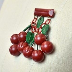 1940s Bakelite Cherries Cluster Novelty Bar Brooch Pin Jewelry Tested image 2