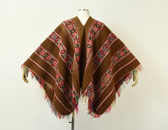 1970s Floral Artisan Made Poncho - image 6