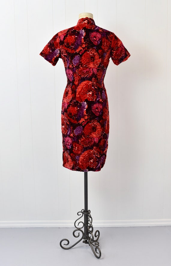 1960s Floral Velvet Asian Cheongsam Dress - image 9