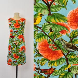 1970s Bird Floral Novelty Print Elsie Krassas Waikiki Hawaiian Blue Orange Acrylic Shift Dress