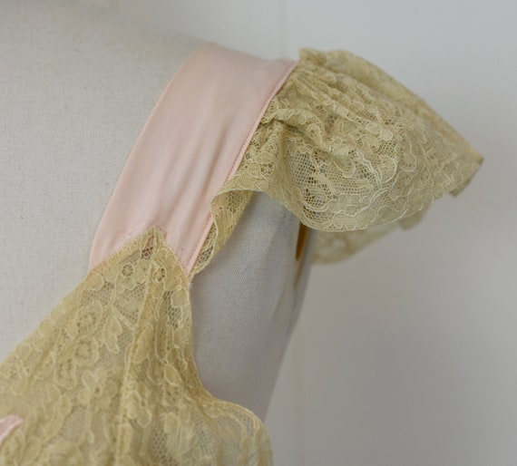 1940s Pink Floral Ecru Lace Fantasy Boudoir Linge… - image 9