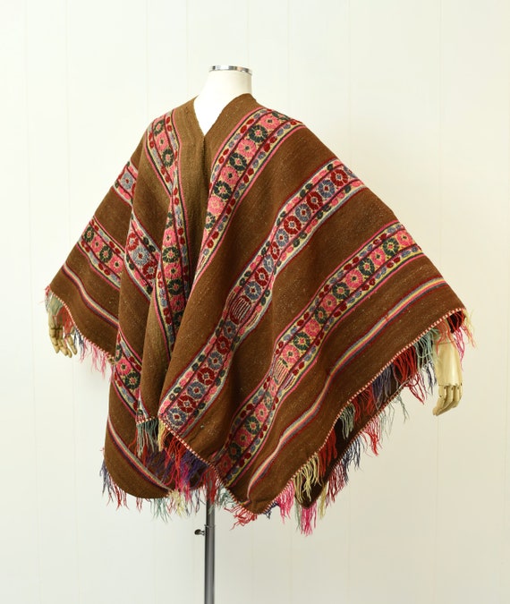 1970s Floral Artisan Made Poncho - image 7