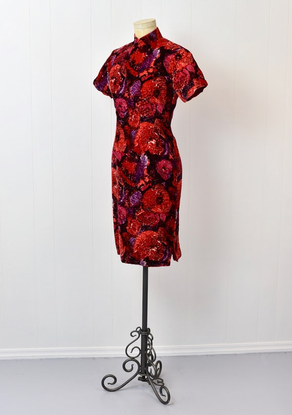 1960s Floral Velvet Asian Cheongsam Dress - image 5
