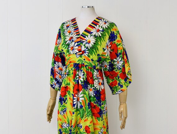 1970s Psychedelic Colorful Floral Daisy Flower Po… - image 3