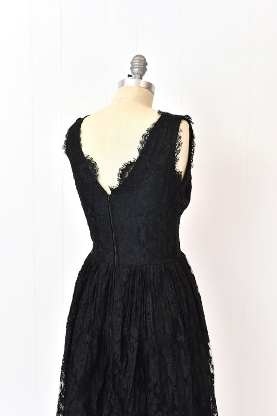 1950s Black Chantilly Lace Floral Goth Pinup Part… - image 9