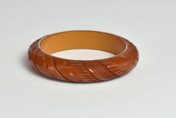 1940s Bakelite Creamed Corn Carved Bangle Bracele… - image 1