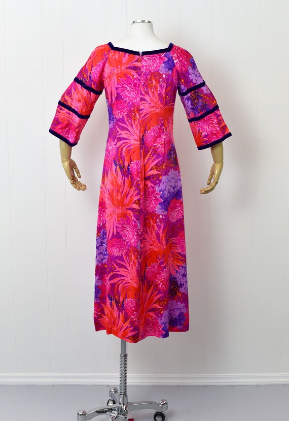 1960's Bright Pink Floral Hawaiian Dress - image 6