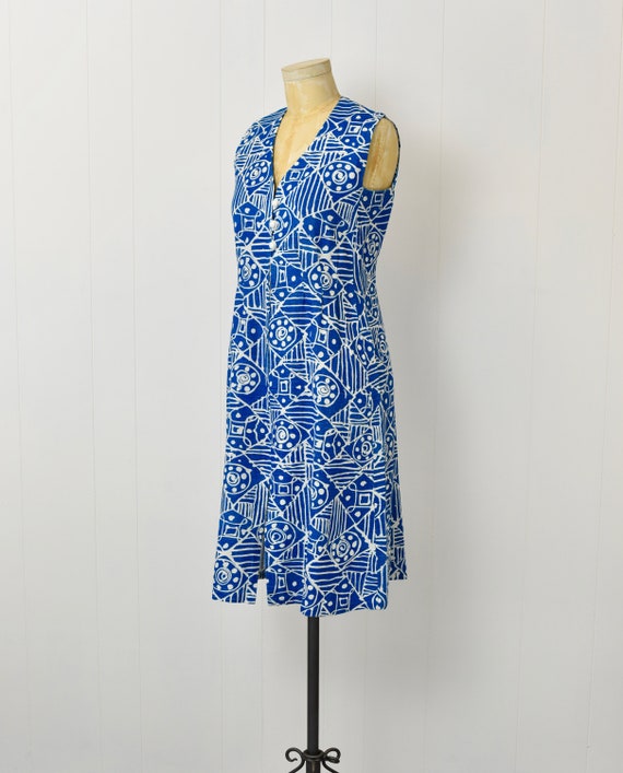 1960s Blue & White Print Linen Shift Dress - image 2