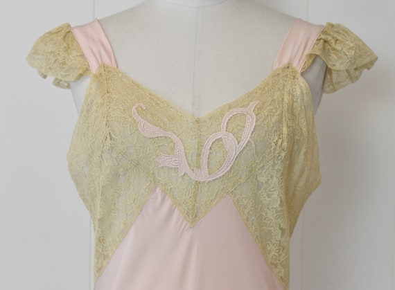 1940s Pink Floral Ecru Lace Fantasy Boudoir Linge… - image 3