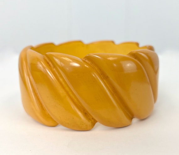 1940s Bakelite Creamed Corn Yellow Deeply Carved … - image 4
