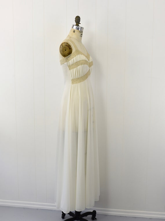 1950s White Nylon & Ecru Lace Nightgown - image 4