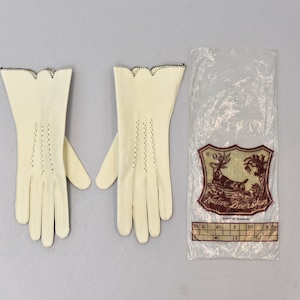 NOS 1950s Ivory White Black Scallop Native Deerskin Crafted by Westbrook Gloves
