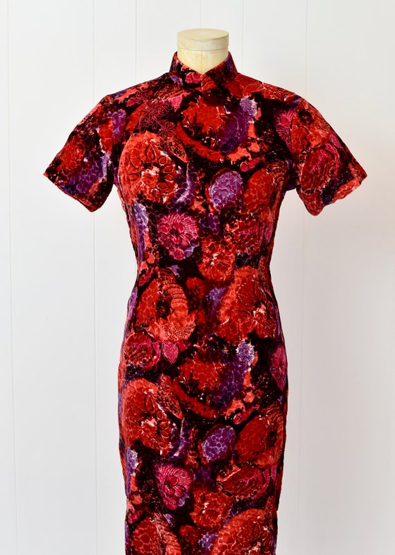 1960s Floral Velvet Asian Cheongsam Dress - image 2