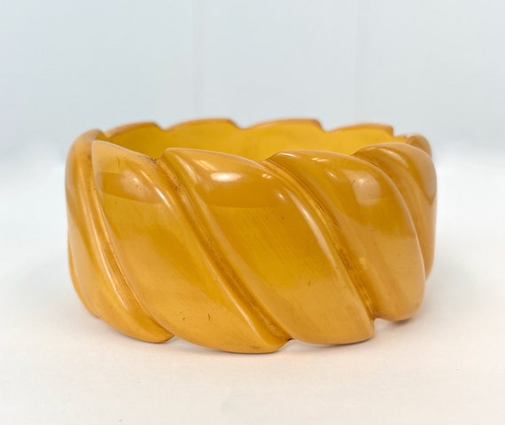1940s Bakelite Creamed Corn Yellow Deeply Carved … - image 3