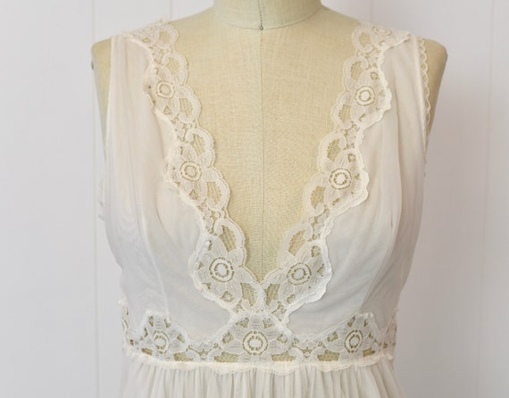 1970s White Floral Lace Nylon Sheer Lingerie Nigh… - image 2