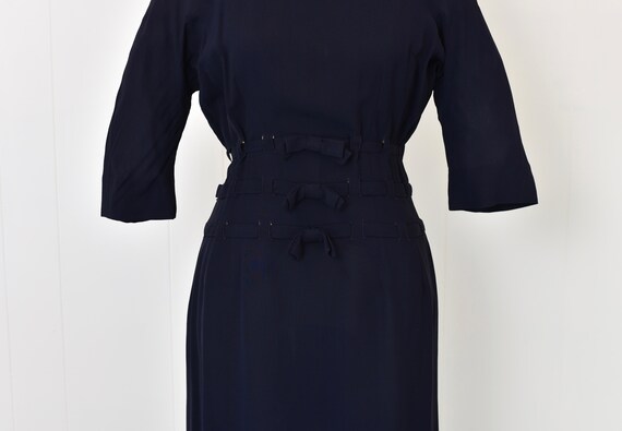 Early 1950s Paul Parnes Navy Blue Bow Pinup Dress - image 3