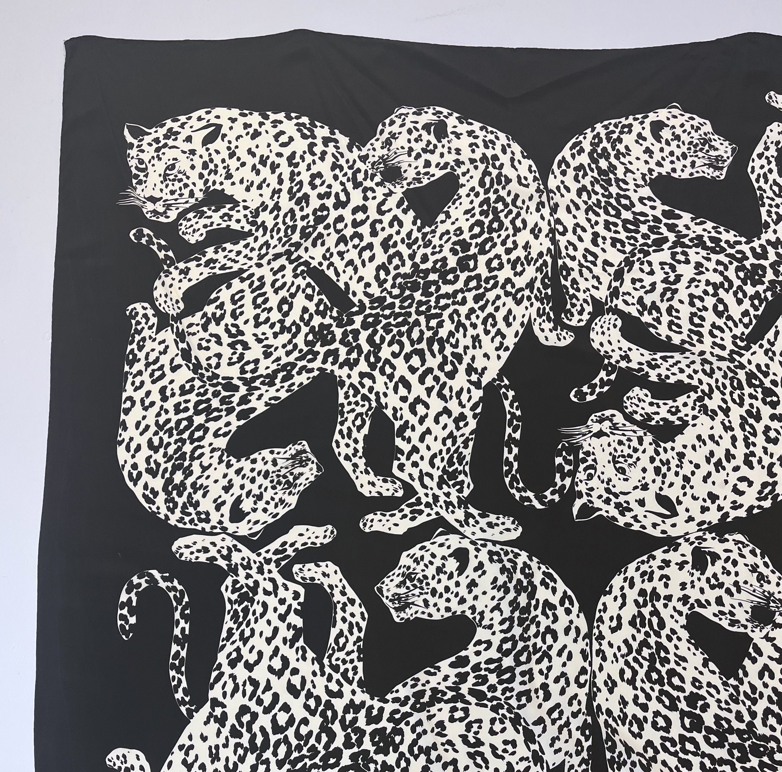 小物 Vintage Decadent leopard muffler Vintage Yves Saint Laurent Leopard Jaguar Animal Novelty