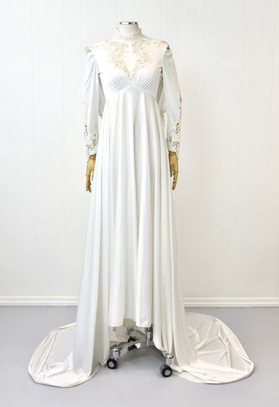 1970s White Lace Pearl Beaded Wedding Bridal Gown… - image 2