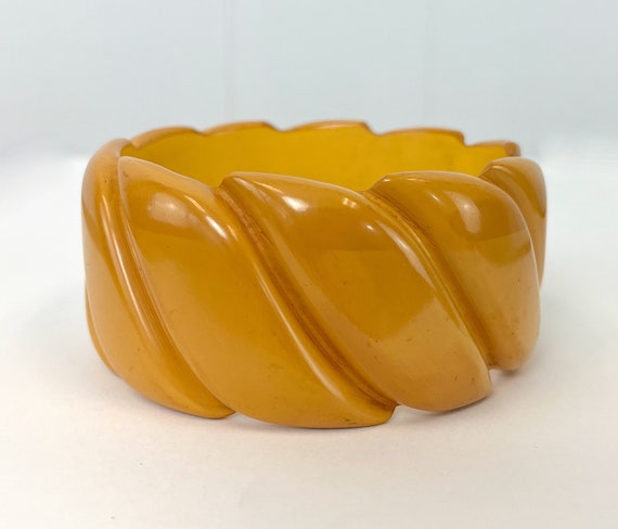 1940s Bakelite Creamed Corn Yellow Deeply Carved … - image 5