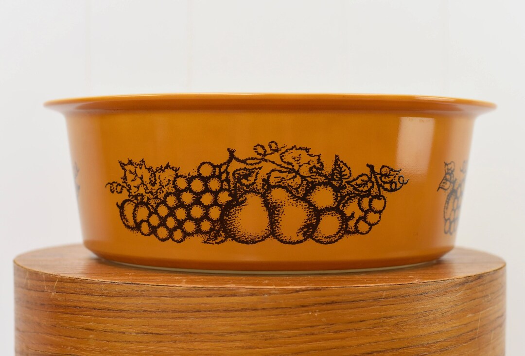 1970s Pyrex by Corning Big Bertha 664 4 Quart Old Orchard Baking