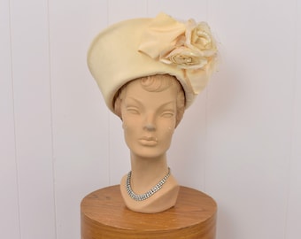 1980s/1990s Whittall & Shon Cream Ivory Straw Floral Bow Kentucky Derby Formal Hat