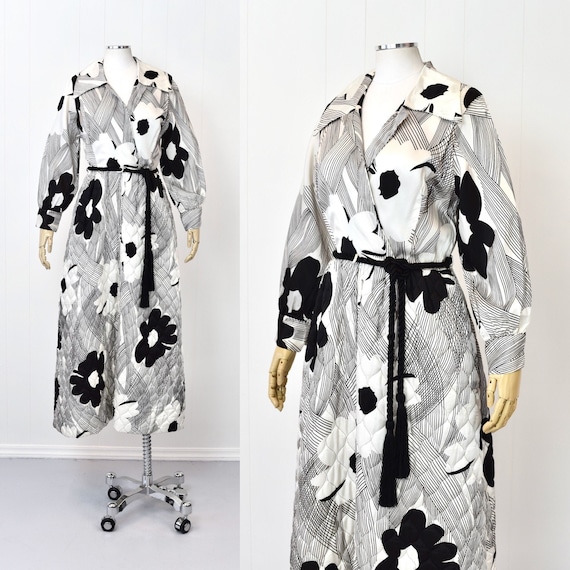 1970s Black & White Floral Quilted House Robe Lou… - image 1