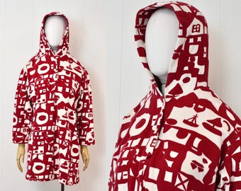 1970s Red White Novelty Print Majestic Cotton Long Sleeve Hooded Pullover Sweater Sweatshirt