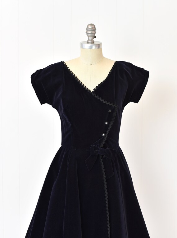 1950s Blue Velvet Bow Party Dress Gown - image 2