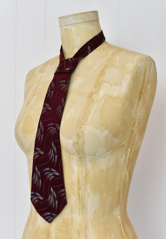 1950s Burgundy Arrow Abstract Patterned Tie - image 2