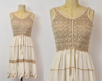 1970s Crochet Floral Beige White Cotton Hankie Hem Boho Summer Sun Dress
