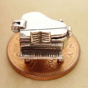 Sterling Silver Piano - Cat Opening Charm