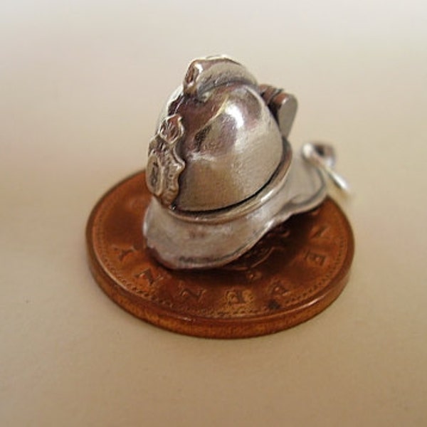 Breloque en argent sterling pour casque de pompier qui s'ouvre en argent sterling