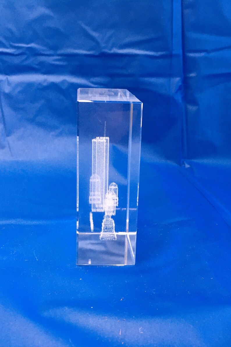 NEW YORW Twin Towers 3D Etched Carved Crystal Art Glass Paperweight 1994