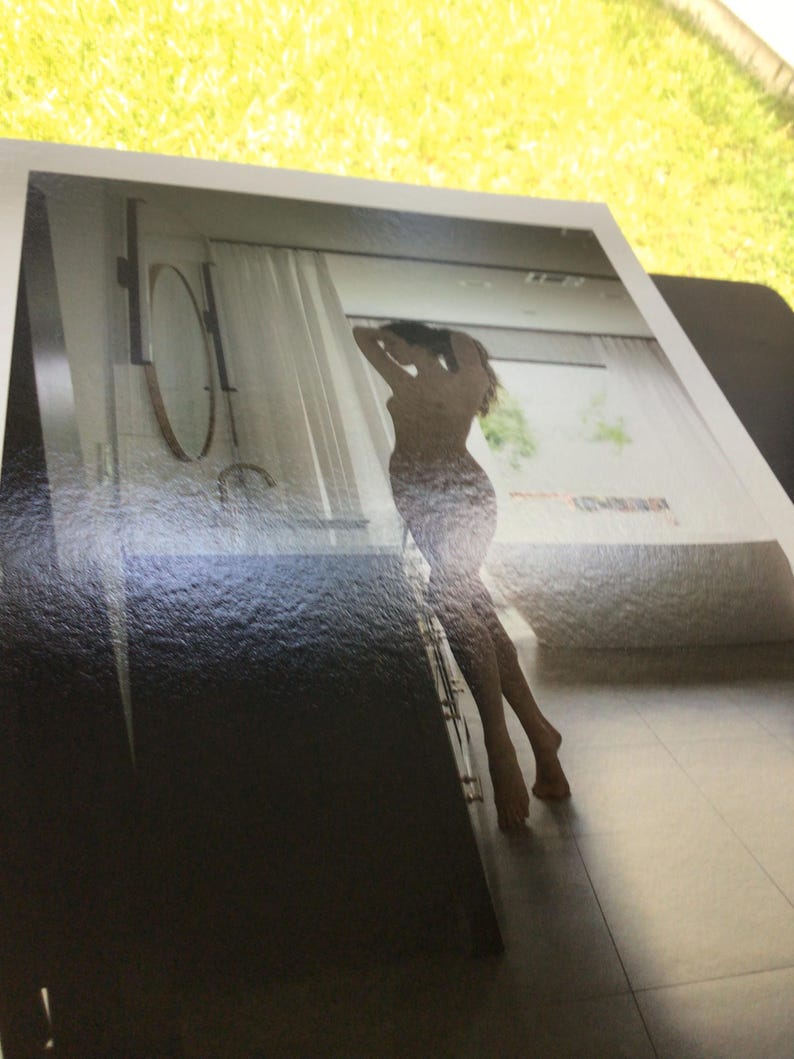 Fine Art Boudoir Portrait Druck | Intime Badezimmer Studie | Natürliches Licht Wall Art Bild 4