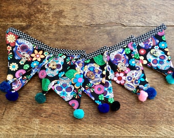 Halloween, Mexican Day of the Dead Bunting, Sugar Skull, handmade, fiesta, Gothic Party Decoration, Pom Pom.