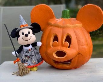 Halloween Disney Nuimos fashion, Witch Nuimo outfit, Magic Kingdom, Disney Halloween, Skirt, hat, broom, Minnie Mouse, Boo to You, Boo Bash