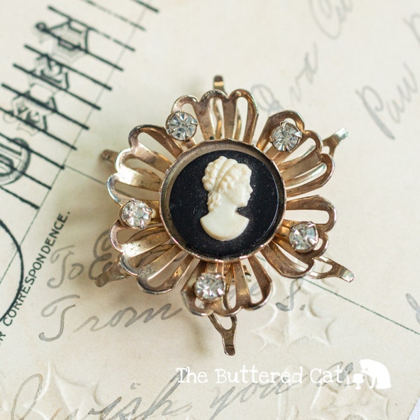 Vintage costume cameo brooch