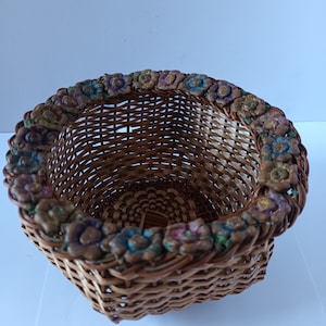 1930s Woven Cane Basket Plaster Flower Border 7 1/2&quot; x 4 1/2 &quot; 19cms x 11cms