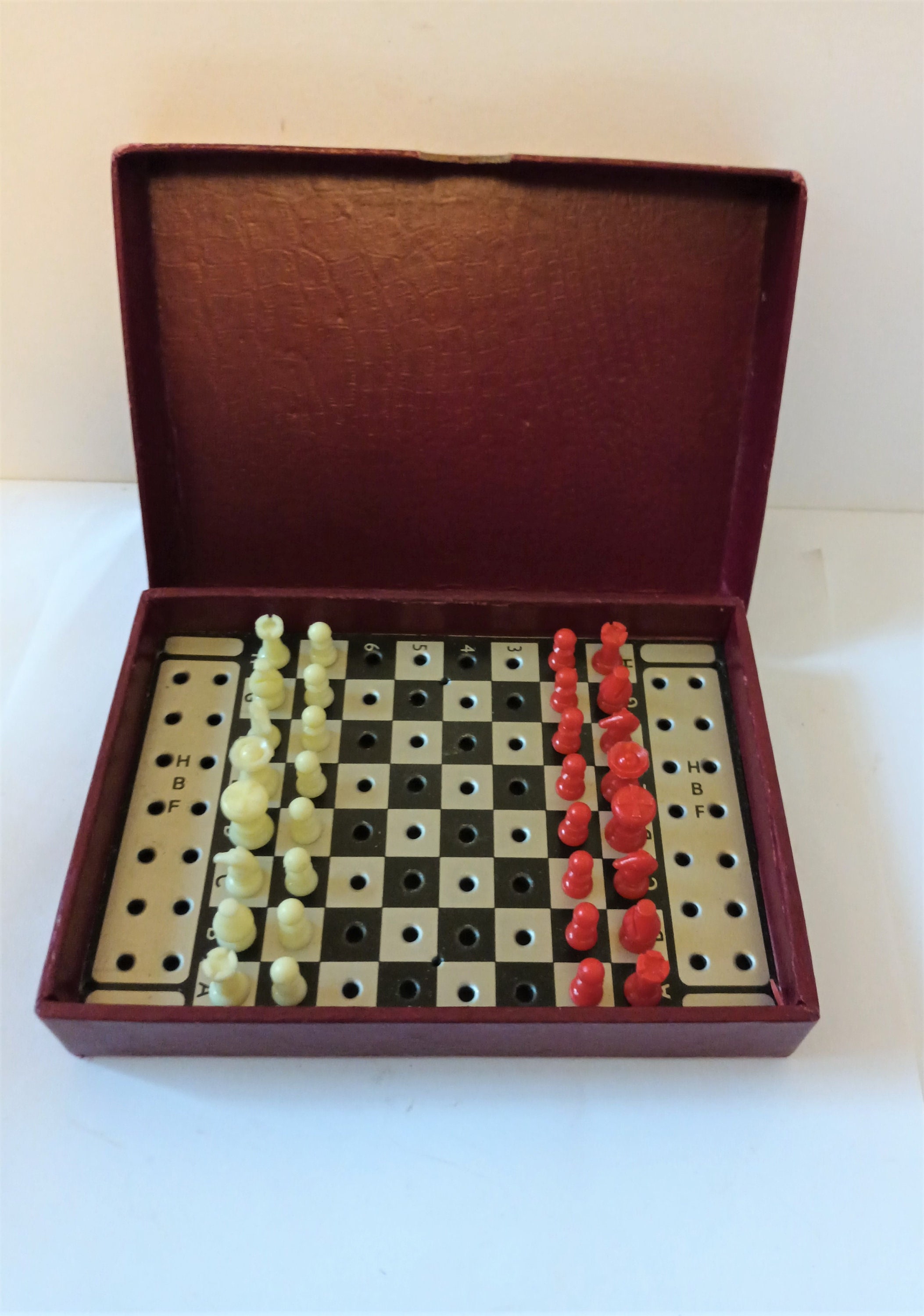 32Pcs Mini Portable Travel Folding Magnetic Chess Set King Queens Game For  Kid