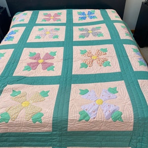 Vintage 1930s Ohio Rose Variation APPLIQUE Quilt 84 x 108 Two-generation quilt.