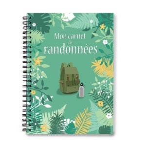 Peut inclure: Un carnet à spirales vert avec un sac à dos vert et marron et une gourde argentée sur la couverture. La couverture a un fond vert avec un motif floral et le texte "Mon carnet de randonnées".