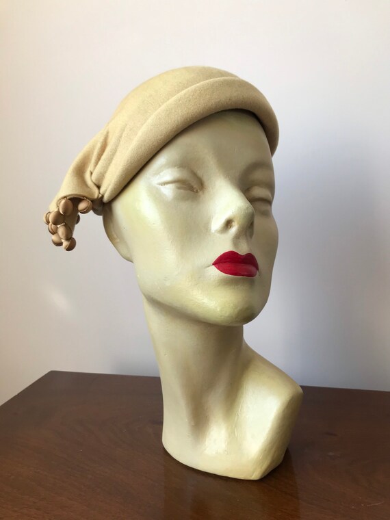 1950s pale gold felt skull cap hat