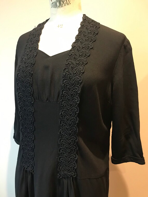1940s black lace trimmed volup dress