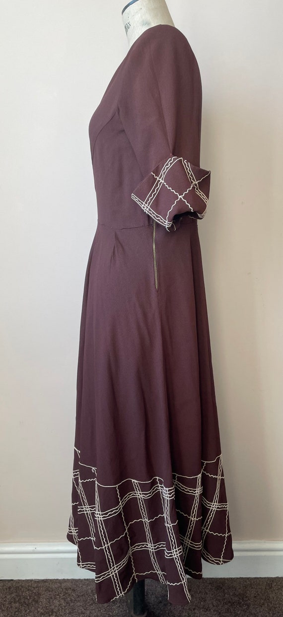 1930s Art Deco brown crepe dress with white decor… - image 3